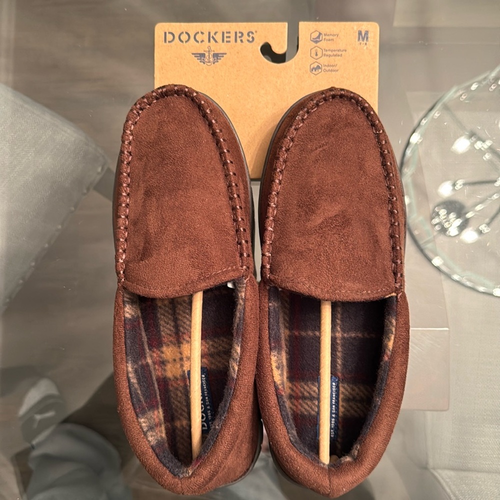 NWT Dockers Men’s Brown w/ plaid in sole Memory Foam In & Outdoor Medium (7-8)